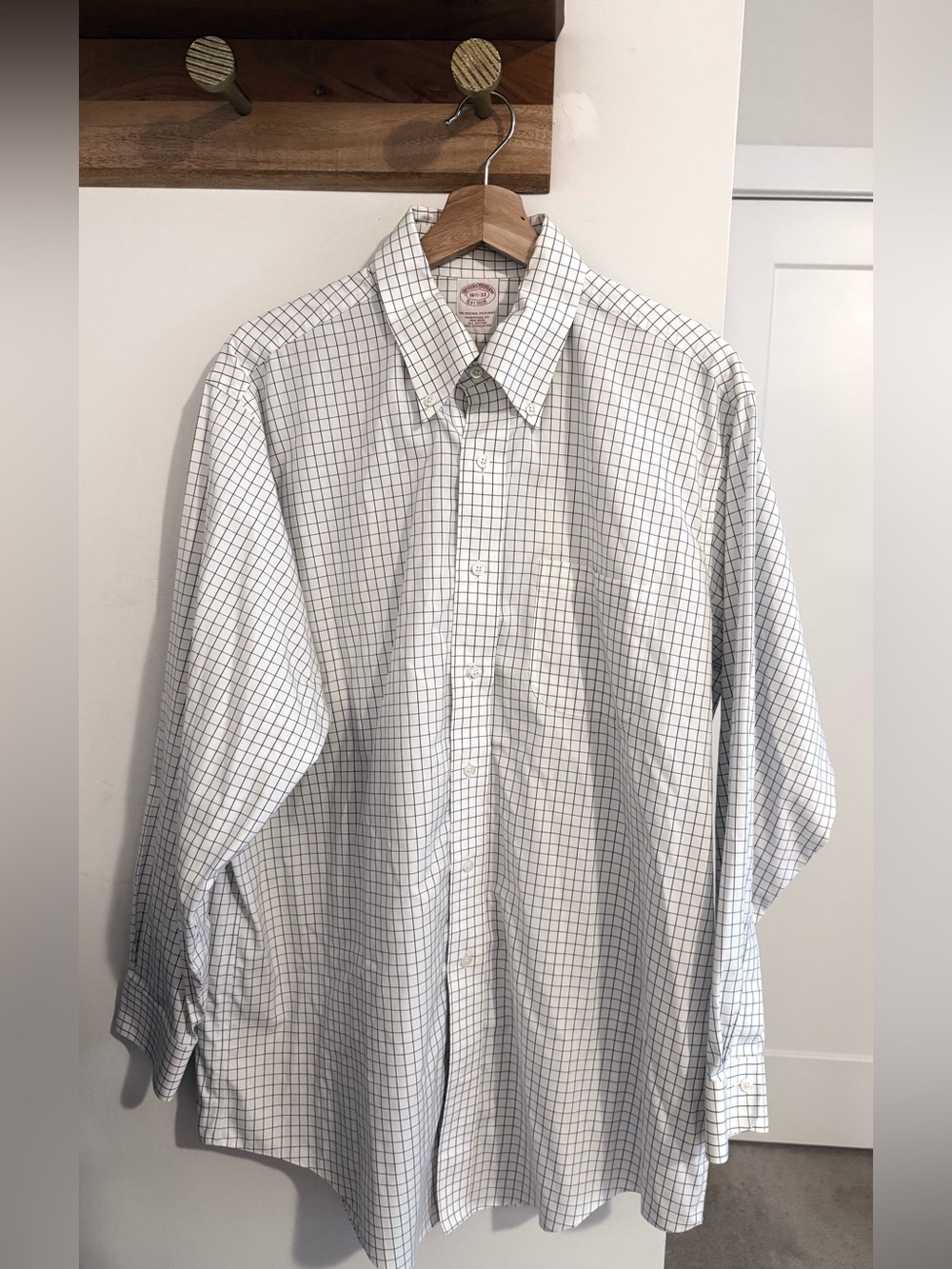 Brooks Brothers Men's Button-Down Windowpane Shirt Size 16.5-33 Non-Iron Fabric